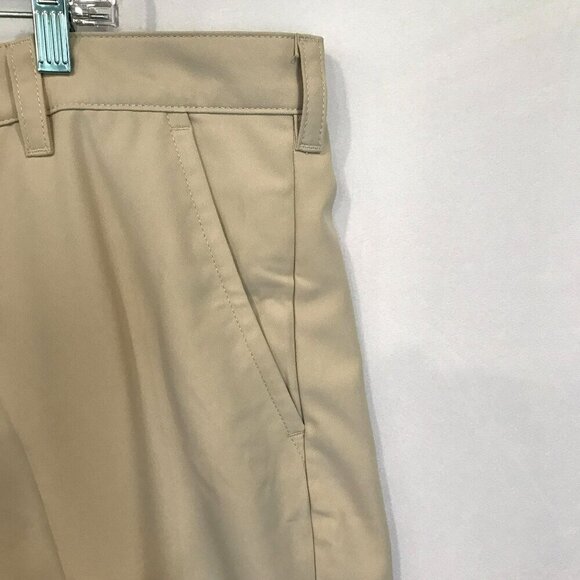 Izod Men's Flat Front Bermuda Golf Shorts Sz 40 in Light Tan Activewear Outdoors - Picture 3 of 13